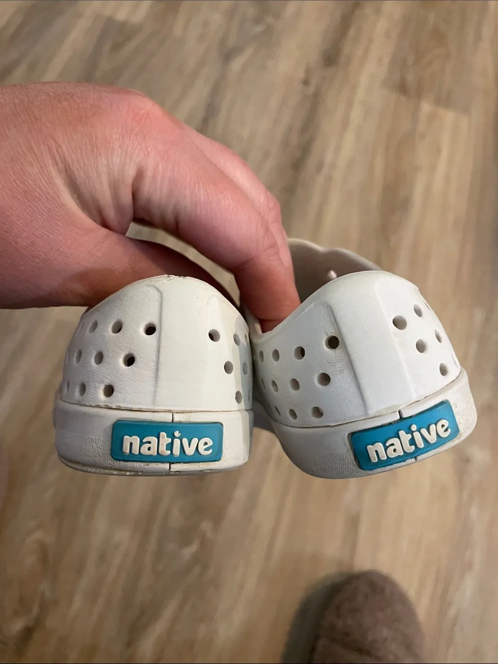 Native Kids Water Shoes in Off-White/Cream size C8